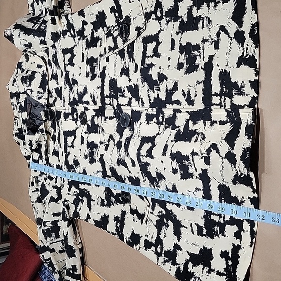 Hazel Size S Black and Cream Colored Swing Jacket, 3/4 Length Balloon Sleeves - Picture 9 of 12